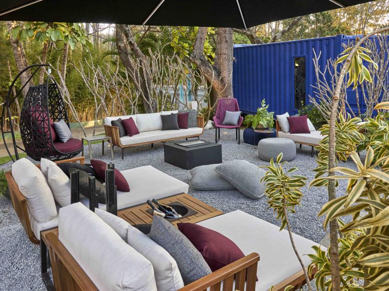 Carol Quinan traz a sala de estar para o ar livre na CASACOR Minas 2019